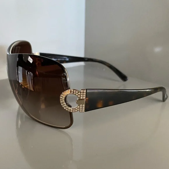 Authentic - Salvatore Ferragamo Sunglasses - Picture 12 of 13